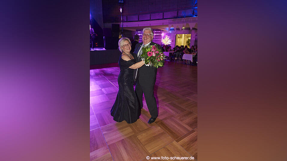 Die Metzgerzunft hat am Samstagabend in die Joseph-von-Fraunhofer-Halle eingeladen. Die Metzgerzunft hat am Samstagabend in die Joseph-von-Fraunhofer-Halle eingeladen.