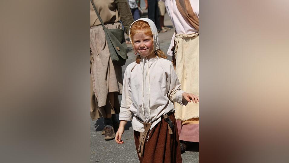 Die schönsten Augenblicke des historischen Drachenstich-Festzuges 2016. Die schönsten Augenblicke des historischen Drachenstich-Festzuges 2016.