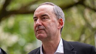 Freie-W&auml;hler-Chef Hubert Aiwanger kann sich eine engere Kooperation mit der Union im Bund vorstellen. (Archivbild)