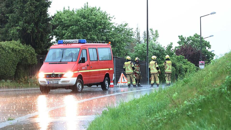 In M&uuml;hldorf blieb ein Auto in einer Bahnunterf&uuml;hrung stecken.