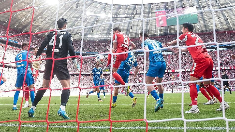 Der eingesprungene Goretzka-Volley zum 2:2.
