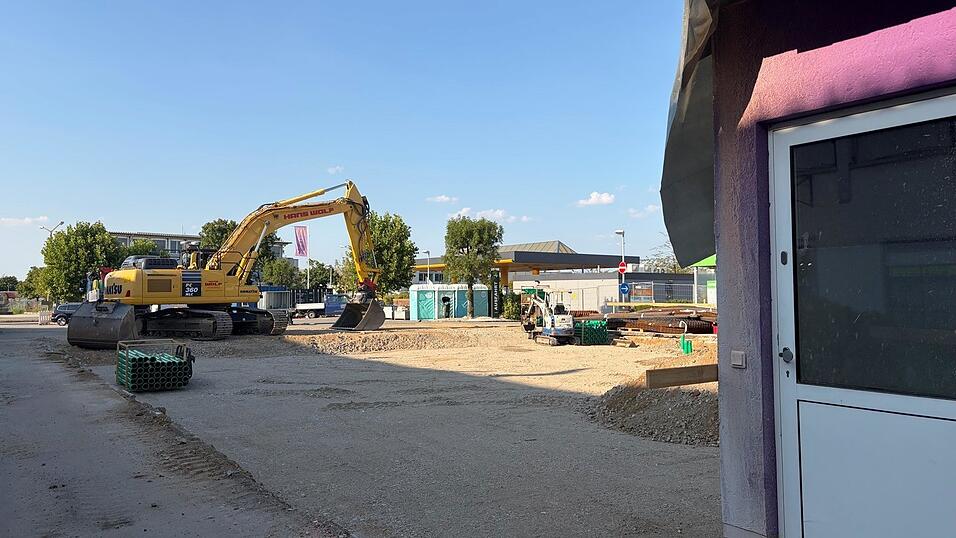 Die Bauarbeiten sind in vollem Gange. Die Bauarbeiten sind in vollem Gange.