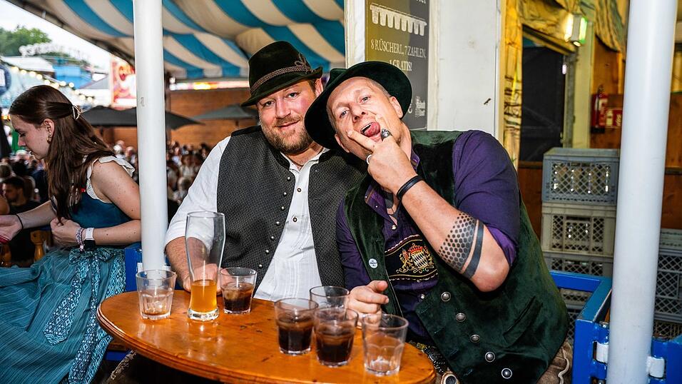 Die Partybilder vom Montag, 17. August, aus dem Festzelt Wenisch. Die Partybilder vom Montag, 17. August, aus dem Festzelt Wenisch.