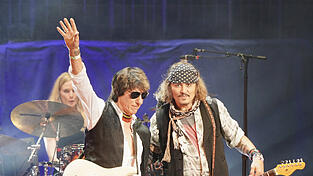 Jeff Beck (links) und Johnny Depp, hier im Mai in der Royal Albert Hall in London. In M&uuml;nchen waren keine Pressefotografen zugelassen.