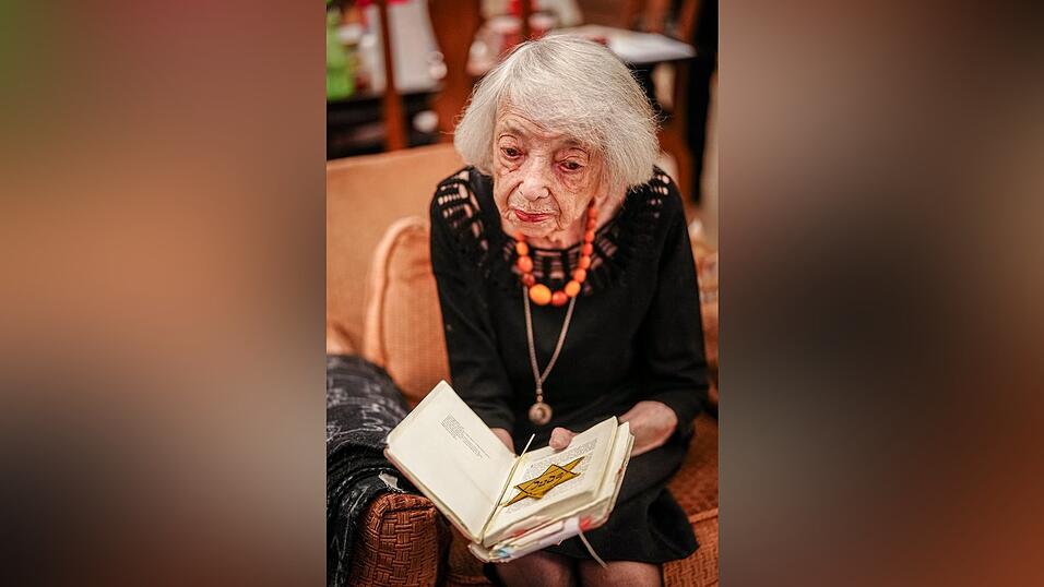 Ihren 'Judenstern' hat Margot Friedländer aufgehoben, über ihr Schicksal hat sie ein Buch geschrieben.