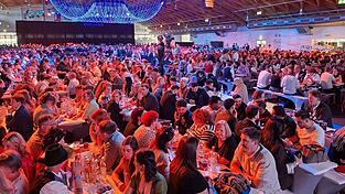 Die Fraunhoferhalle war bei der Meisterfeier prall gef&uuml;llt.