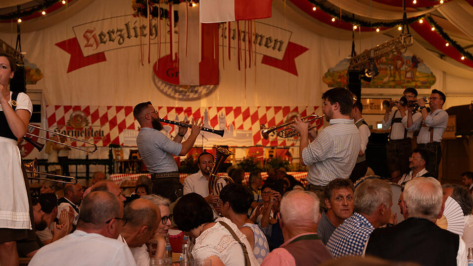 Die Partybilder vom Sonntag, 20. August 2023, aus dem Festzelt Greindl. Die Partybilder vom Sonntag, 20. August 2023, aus dem Festzelt Greindl.