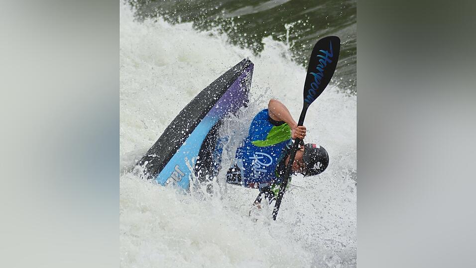 Hei&szlig;e Action im k&uuml;hlen Isarwasser gibt's an der Plattlinger Welle noch bis einschlie&szlig;lich Samstag.