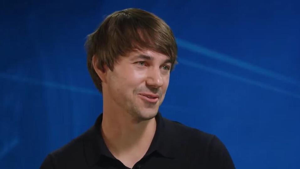 Journalist Jan Ludwig zeigte den Lehrkräften anhand mehrerer Beispiele, wie man Fälschungen selbst erkennen kann. 