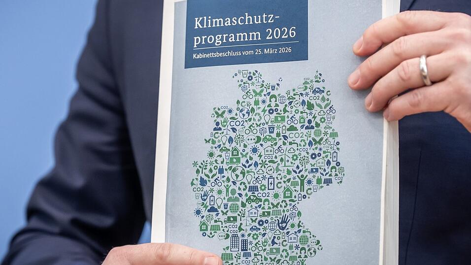 Dem Klimaschutzprogramm gingen lange Verhandlungen zwischen Bundesumweltminister Carsten Schneider (SPD) und seinen Kabinettskollegen voraus.