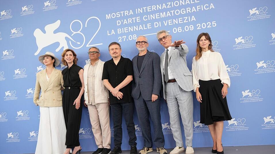 Die Jury im vergangenen Jahr, mit Jurypräsident Alexander Payne (2.v.r.). (Archivbild) Die Jury im vergangenen Jahr, mit Jurypräsident Alexander Payne (2.v.r.). (Archivbild)