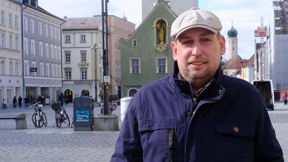 Stadtmarketing-Manager Matthias Reisinger freut sich, wenn sich etwas am Stadtplatz r&uuml;hrt.
