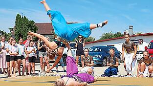 Einzelne Tänzerinnen der Gruppe „Dancing Diamonds“ zeigten ihr Können.
