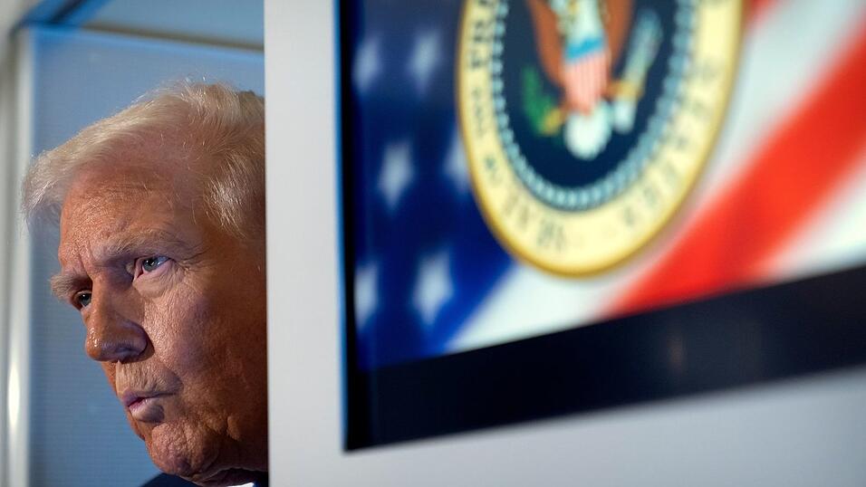 Eine dritte Amtszeit im Weißen Haus? Nun sagt sogar US-Präsident Donald Trump, dass das aufgrund der Rechtslage nicht möglich sei. Eine dritte Amtszeit im Weißen Haus? Nun sagt sogar US-Präsident Donald Trump, dass das aufgrund der Rechtslage nicht möglich sei.