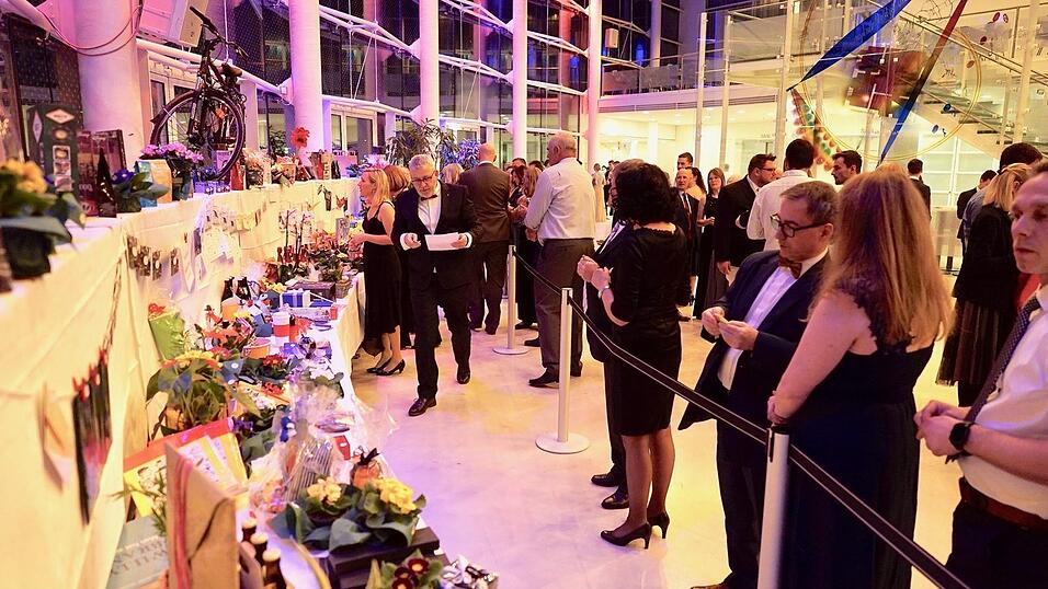 Mit dem SPD-Ball wurde am Samstag die Ballsaison in Straubing eröffnet. Mit dem SPD-Ball wurde am Samstag die Ballsaison in Straubing eröffnet.