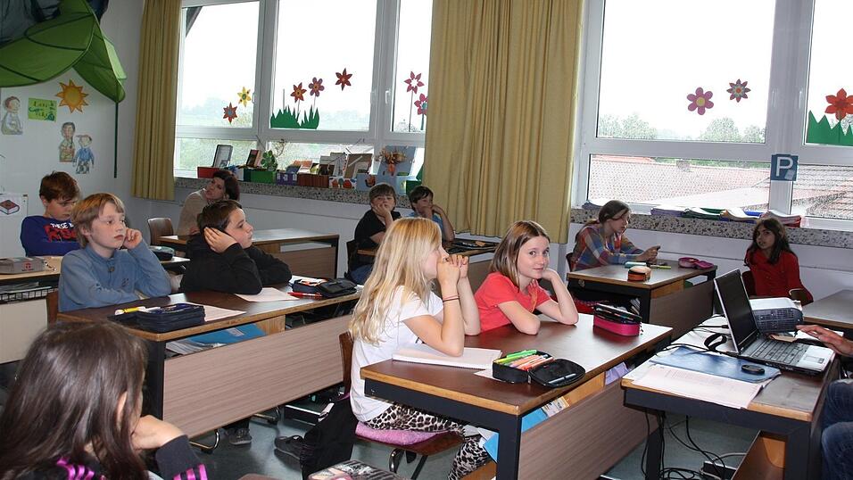Peter und Anna versuchten sich als Fotografen und hielten die besondere Schulstunde in Bildern fest. Peter und Anna versuchten sich als Fotografen und hielten die besondere Schulstunde in Bildern fest.