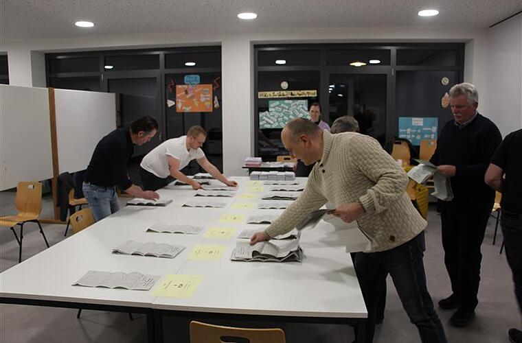 In der Viechtacher Mittelschule wird ausgezählt. In der Viechtacher Mittelschule wird ausgezählt.