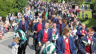 &Uuml;ber 800 Reiter sind beim Pfingstritt in Bad K&ouml;tzting unterwegs durchs Zellertal. Wirtschaftsminister Hubert Aiwanger war 2022 einer davon.