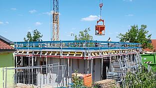Die Bauarbeiten für den neuen Kindergarten 'Die Baumhauskinder' schreiten voran.
