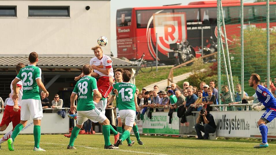 Der Jahn kommt bei Schalding-Heining nicht über ein 0:0 hinaus. Der Jahn kommt bei Schalding-Heining nicht über ein 0:0 hinaus.