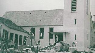 Im Jahre 1956 wurde die evangelische Erlöserkirche gebaut, nachdem die Gemeinde enorm gewachsen war. Im Jahre 1956 wurde die evangelische Erlöserkirche gebaut, nachdem die Gemeinde enorm gewachsen war.
