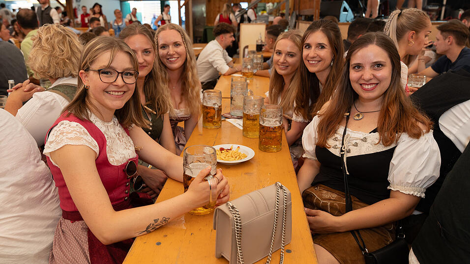 Die Partybilder vom Donnerstag, 17. August 2023, aus dem Festzelt Nothaft. Die Partybilder vom Donnerstag, 17. August 2023, aus dem Festzelt Nothaft.