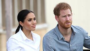 Auf ihrer Auslandsreise in Australien wurde Meghan, Herzogin von Sussex und Ehefrau von Prinz Harry, noch gefeiert. Als sie zur&uuml;ckkehrte, brachten britische Medien erstmalig negative Schlagzeilen &uuml;ber sie.
