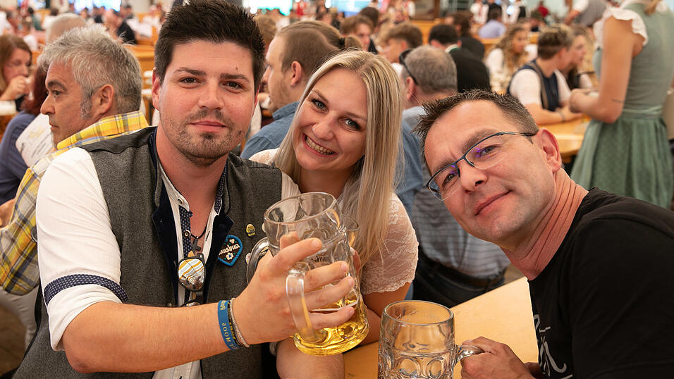 Die Partybilder vom Sonntag, 10. August, aus dem Festzelt Nothaft. Die Partybilder vom Sonntag, 10. August, aus dem Festzelt Nothaft.