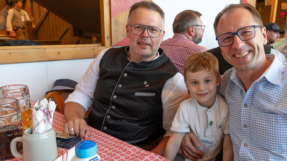 Die Partybilder vom Dienstag, 11. August, aus dem Festzelt Krönner. Die Partybilder vom Dienstag, 11. August, aus dem Festzelt Krönner.