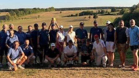 Am Golfplatz Leonhardshaun im Markt Ergoldsbach fand auch in diesem Jahr das Golf-Bürgermeisterturnier statt. Am Golfplatz Leonhardshaun im Markt Ergoldsbach fand auch in diesem Jahr das Golf-Bürgermeisterturnier statt.