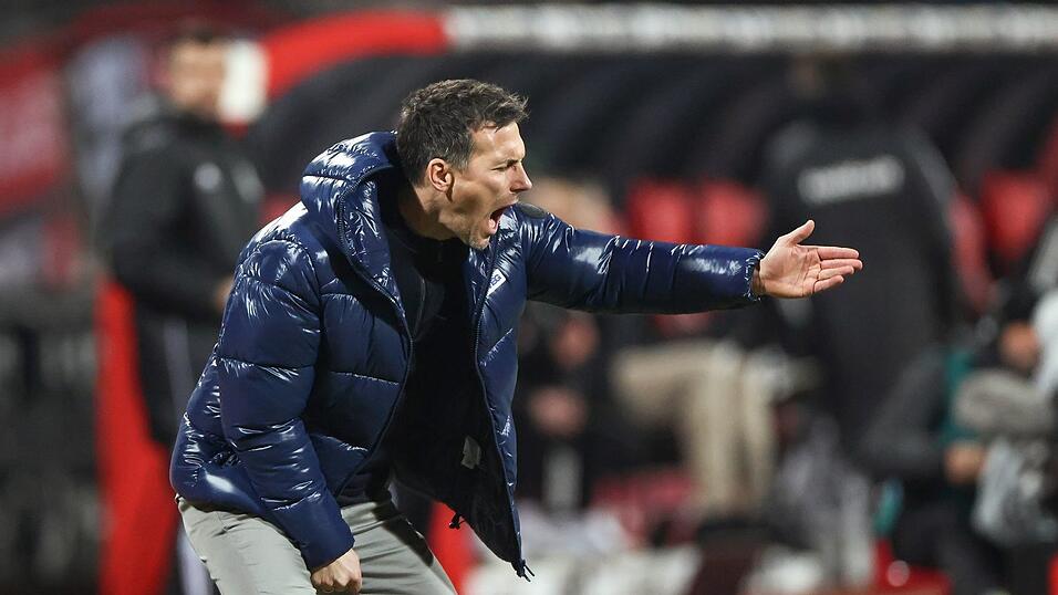 Christian Eichner bekommt bei der Klatsche in Nürnberg einen dicken Hals. Christian Eichner bekommt bei der Klatsche in Nürnberg einen dicken Hals.