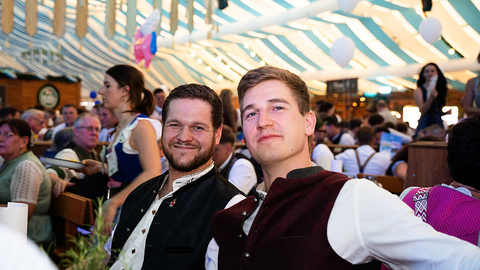 Die Partybilder vom Freitag, 14. August, aus dem Festzelt Wenisch. Die Partybilder vom Freitag, 14. August, aus dem Festzelt Wenisch.
