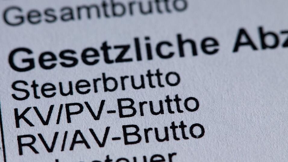 Die Beitragsbemessungsgrenze für die Krankenversicherung soll auf 5.812,50 Euro steigen. (Illustration) Die Beitragsbemessungsgrenze für die Krankenversicherung soll auf 5.812,50 Euro steigen. (Illustration)
