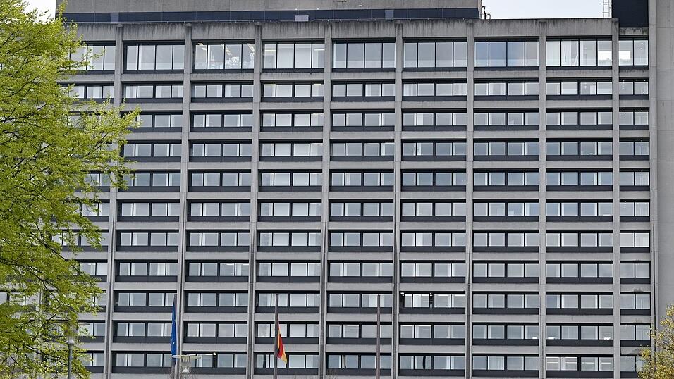 Viel Beton: Das Gebäude im Norden Frankfurts ist im Stil des Brutalismus errichtet. (Archivbild) Viel Beton: Das Gebäude im Norden Frankfurts ist im Stil des Brutalismus errichtet. (Archivbild)