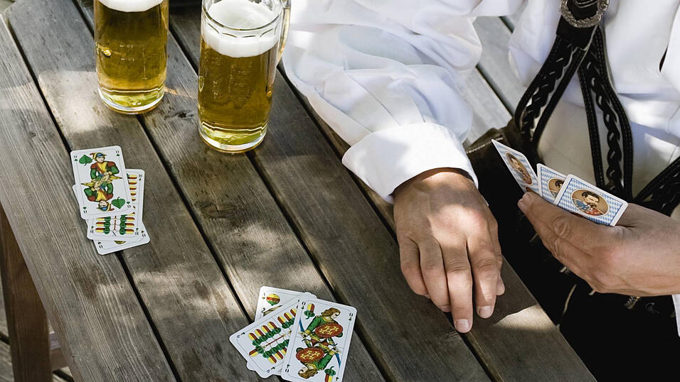 Nicht nur im Biergarten, sondern auch im Turnier ist das Watten k&uuml;nftig legal - unter bestimmten Voraussetzungen. (Symbolbild)