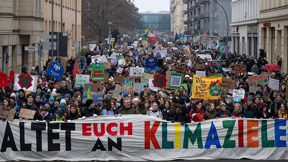 Bislang gibt es EU-Klimaziele für 2030 und 2050. Laut EU-Klimagesetz muss es auch ein verbindliches Ziel für 2040 geben.