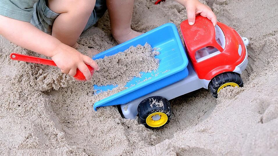 Die Reform des Bayerischen Kinderbildungs- und -betreuungsgesetzes setzt Kommunen unter Zugzwang: Sollen und k&ouml;nnen sie Eltern in Zukunft bei den Geb&uuml;hren entlasten?