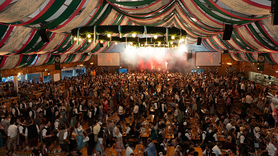 Die Partybilder vom Freitag, 16. August 2024, aus dem Festzelt Weckmann. Die Partybilder vom Freitag, 16. August 2024, aus dem Festzelt Weckmann.
