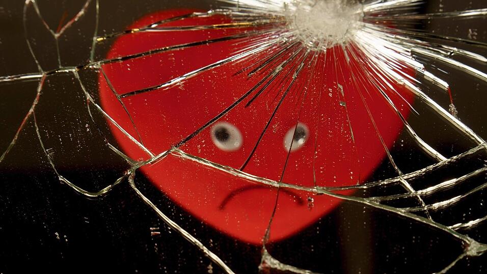 Gebrochene Gliedma&szlig;en sehen Polizeibeamte h&auml;ufiger &ndash; in diesem Fall ging es aber um ein gebrochenes Herz. (Symbolbild)