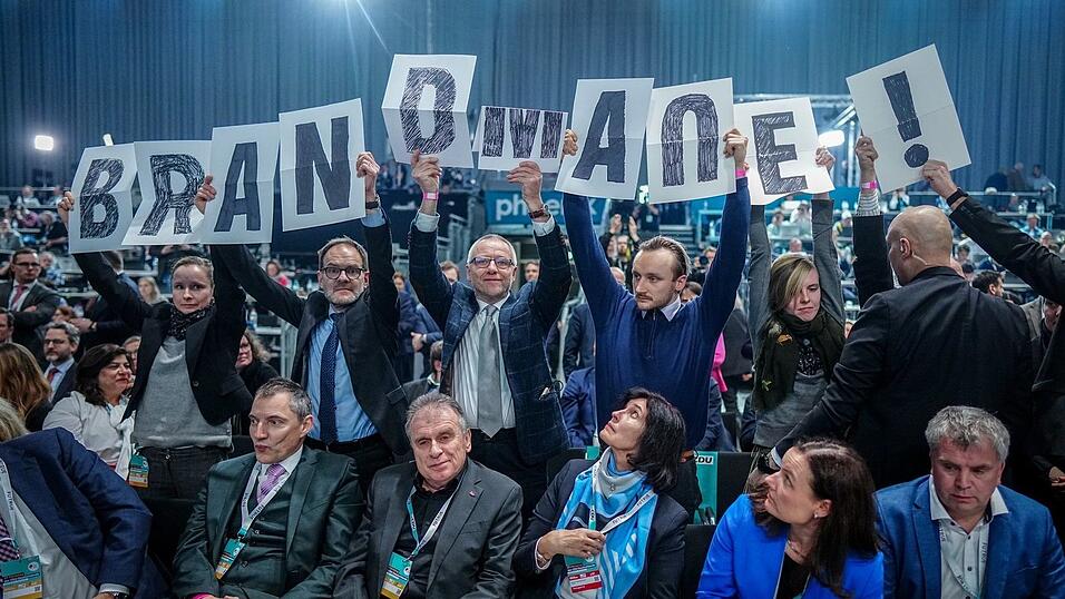 In der Union ist das Thema Brandmauer zur AfD schon lange ein ungeliebtes Thema - trotz diverser Machtworte von den Parteichefs von CSU und CDU kommt sie immer wieder ans Tageslicht. (Archivbild) In der Union ist das Thema Brandmauer zur AfD schon lange ein ungeliebtes Thema - trotz diverser Machtworte von den Parteichefs von CSU und CDU kommt sie immer wieder ans Tageslicht. (Archivbild)