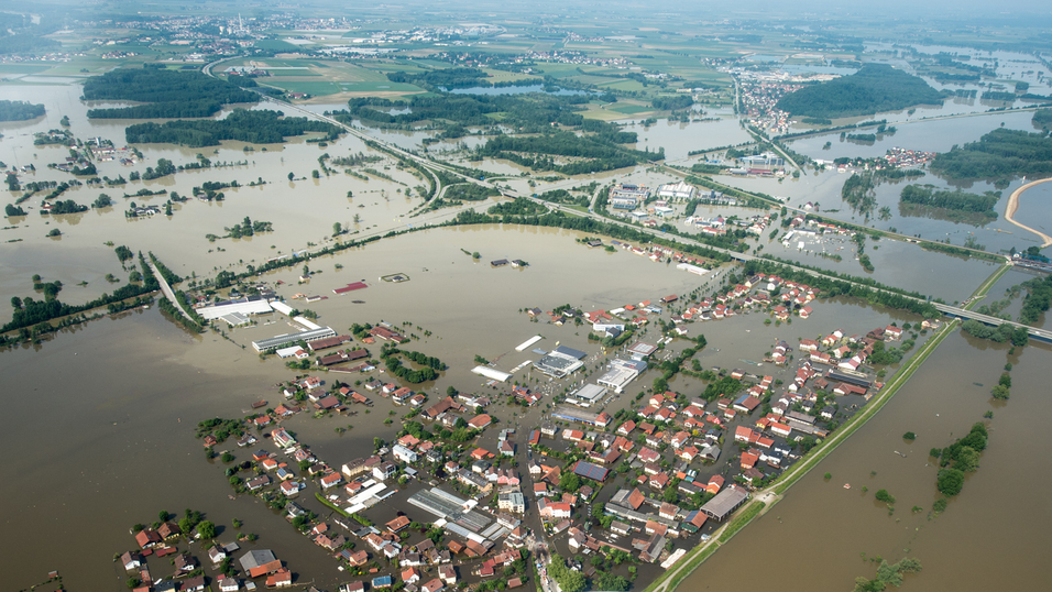 Die &Uuml;berflutungsfl&auml;che im Landkreis Deggendorf glich der Gr&ouml;&szlig;e des Tegernsees. Besonders schwer traf es Fischerdorf. Kein Haus im Ort blieb nach dem Deichbruch verschont.