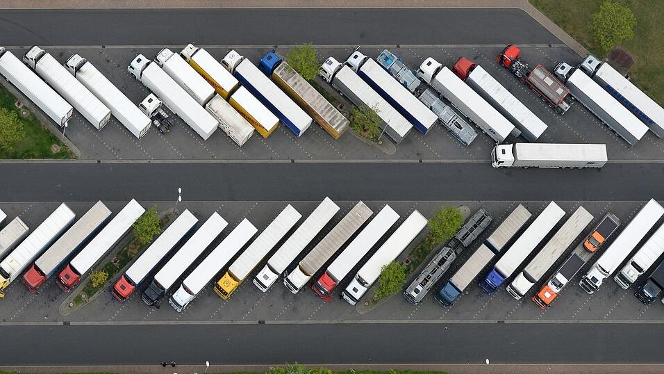 Die EU-Kommission hatte gegen zahlreiche Lkw-Konzerne wegen verbotener Preisabsprachen Bu&szlig;gelder verh&auml;ngt. (Symbolbild)