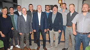 Die gewählte Vorstandschaft der Schreinerinnung Landshut für die nächsten drei Jahre. Die gewählte Vorstandschaft der Schreinerinnung Landshut für die nächsten drei Jahre.