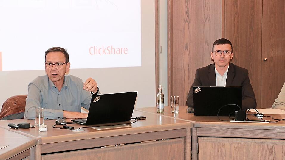 Bürgermeister Franz Wittmann (l.) und Kämmerer Matthias Wittmann