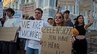 Seit Tagen gibt es Proteste in Kiew und anderen Städten gegen die Beschneidung der Vollmachten der Anti-Korruptionsbehörden.