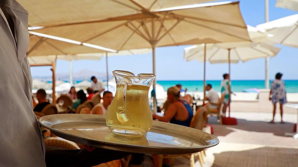 Sonne und Strand: Mallorca ist seit vielen Jahrzehnten ein Besuchermagnet. (Symbolbild) Sonne und Strand: Mallorca ist seit vielen Jahrzehnten ein Besuchermagnet. (Symbolbild)