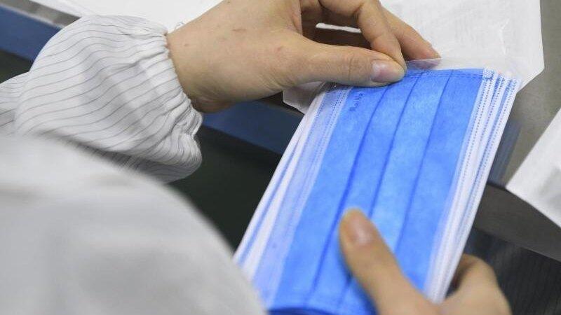 Die Stadt Landshut stellt jedem Landshuter Haushalt jeweils zwei Schutzmasken zur Verf&uuml;gung (Symbolbild).