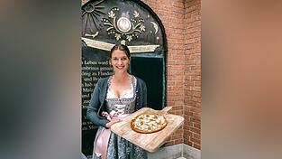Wirtin Jennifer Zeller kann stolz sein. Sie hat in ihrem Gasthaus Wurstbendel in Aschaffenburg die Brizza erfunden - und könnte damit zur Trendsetterin werden.