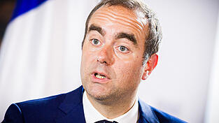 Das ist der neue französische Premierminister: Sébastien Lecornu. Er war bisher Verteidigungsminister. 