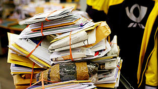 Die Deutsche Post hat Fristen veröffentlicht, damit Briefe und Pakete rechtzeitig an Weihnachten 2025 ankommen. (Symbolbild) Die Deutsche Post hat Fristen veröffentlicht, damit Briefe und Pakete rechtzeitig an Weihnachten 2025 ankommen. (Symbolbild)